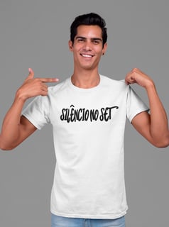 Camiseta Silêncio no Set II | Branca | Cinza