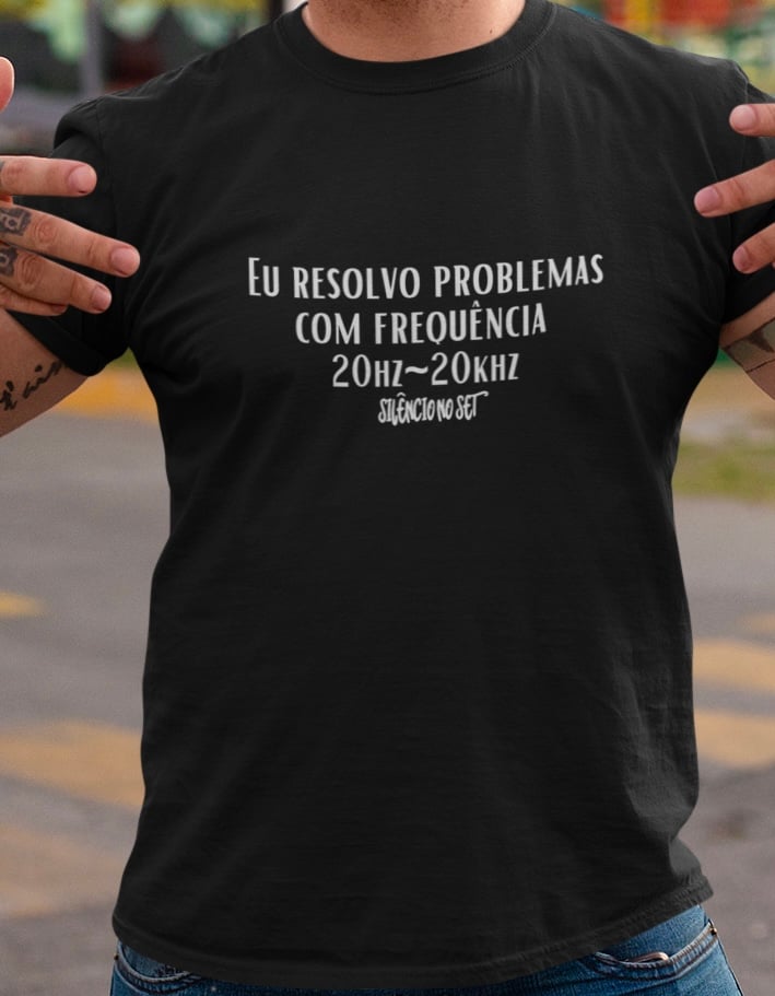 Camiseta Eu resolvo problemas com frequência 