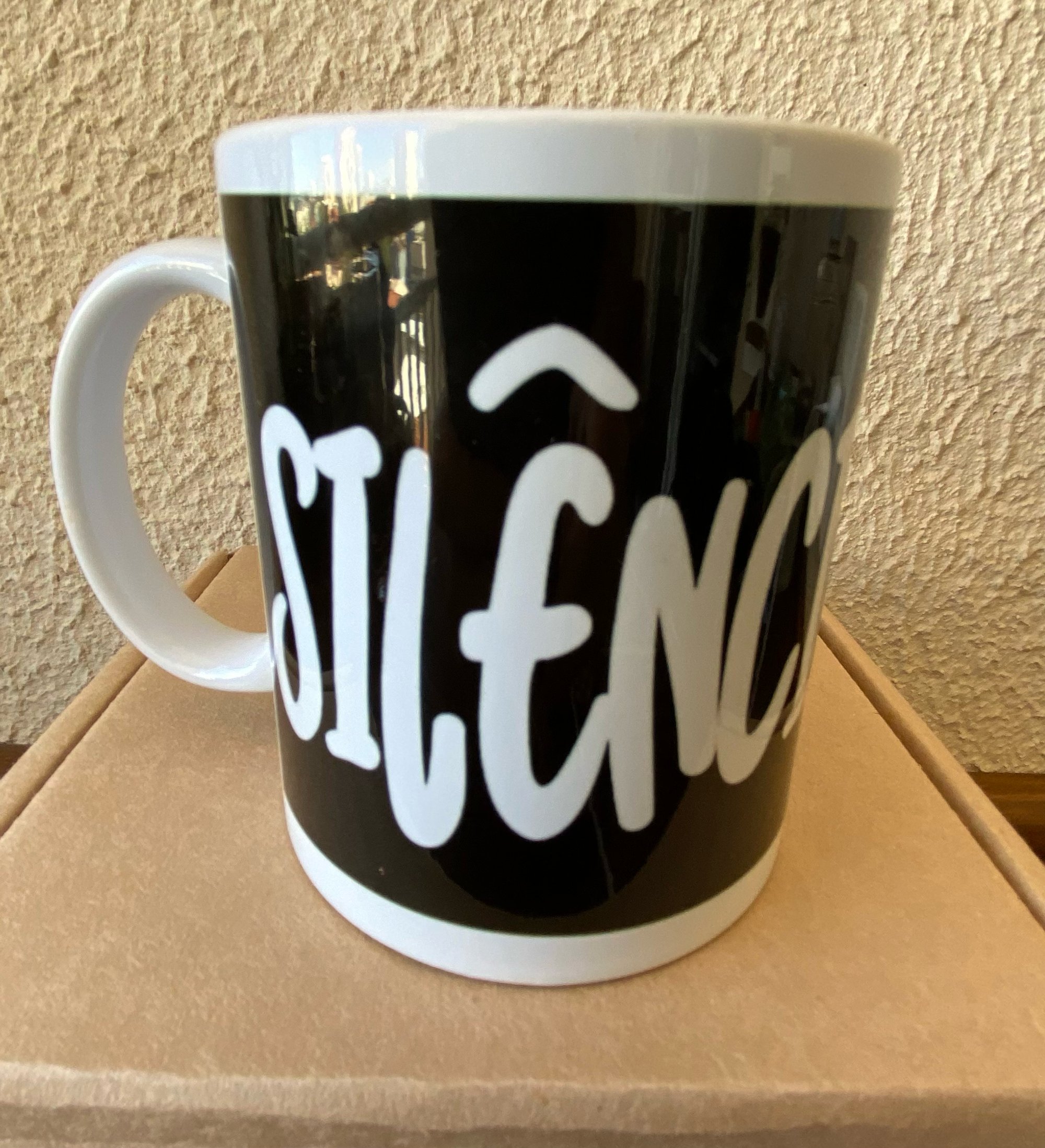 Caneca Silencio no Set