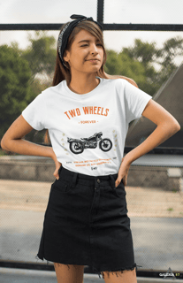 CAMISETA FEMININA BRANCA PREMIUM / TWO WHEELS