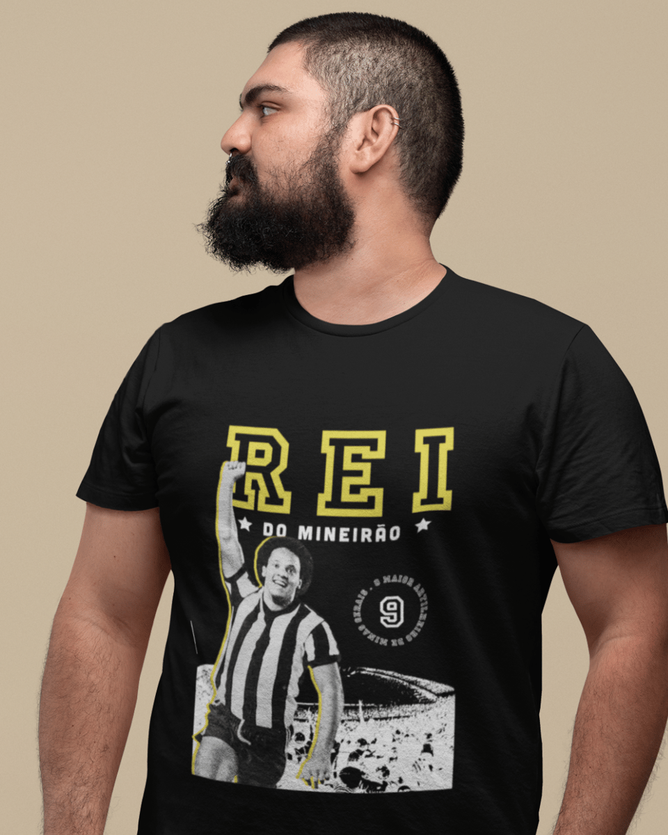Nome do produto: CAMISETA REI DO MINEIRÃO - Atlético MG (PLUS SIZE PRETA)