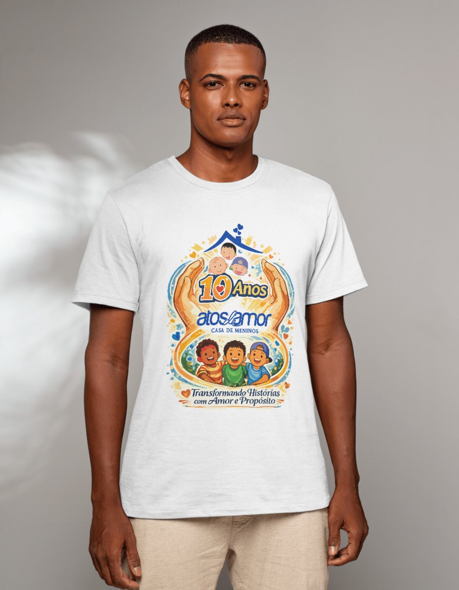 Nome do produto: Camiseta Comemorativa – 10 Anos da Casa de Meninos Atos de Amor