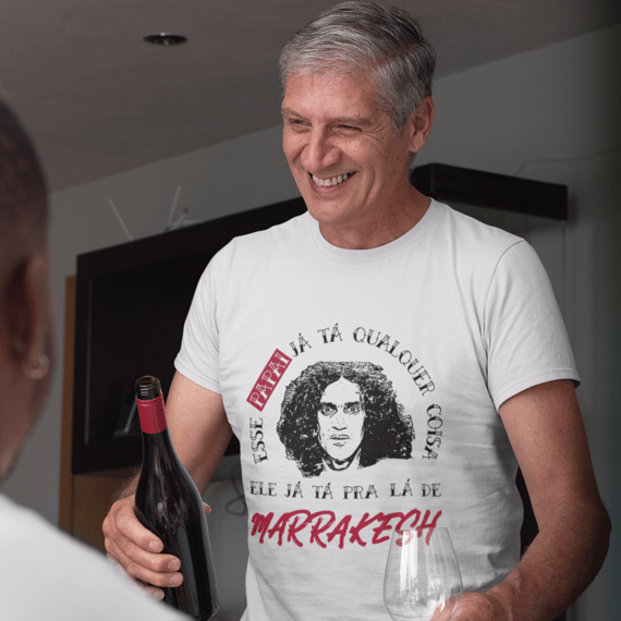 Camiseta 'esse papai já tá qualquer coisa' 