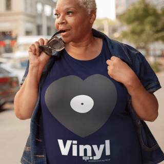 Camiseta Plus Size Vinyl Love