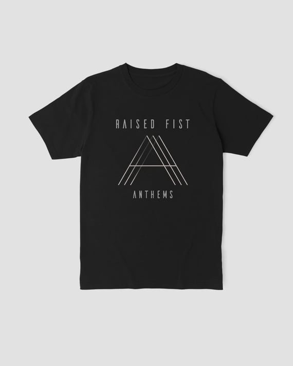 Camiseta Plus Size Raised Fist Anthems Mind The Gap Co.