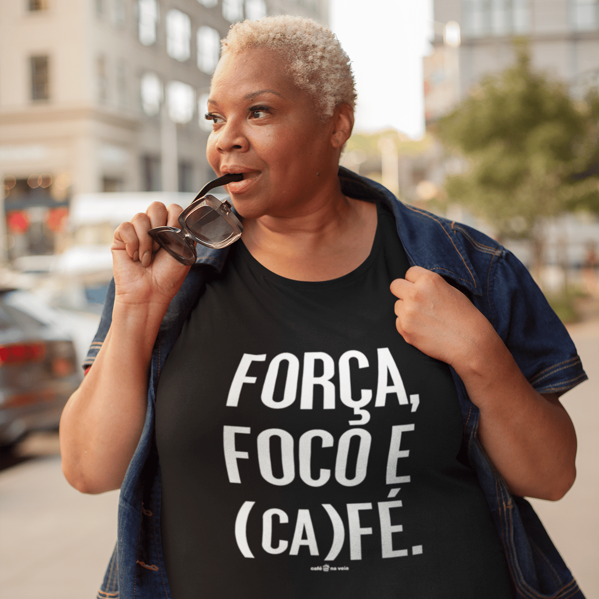 Nome do produto: Camiseta Plus Size Café - Força, Foco e Café
