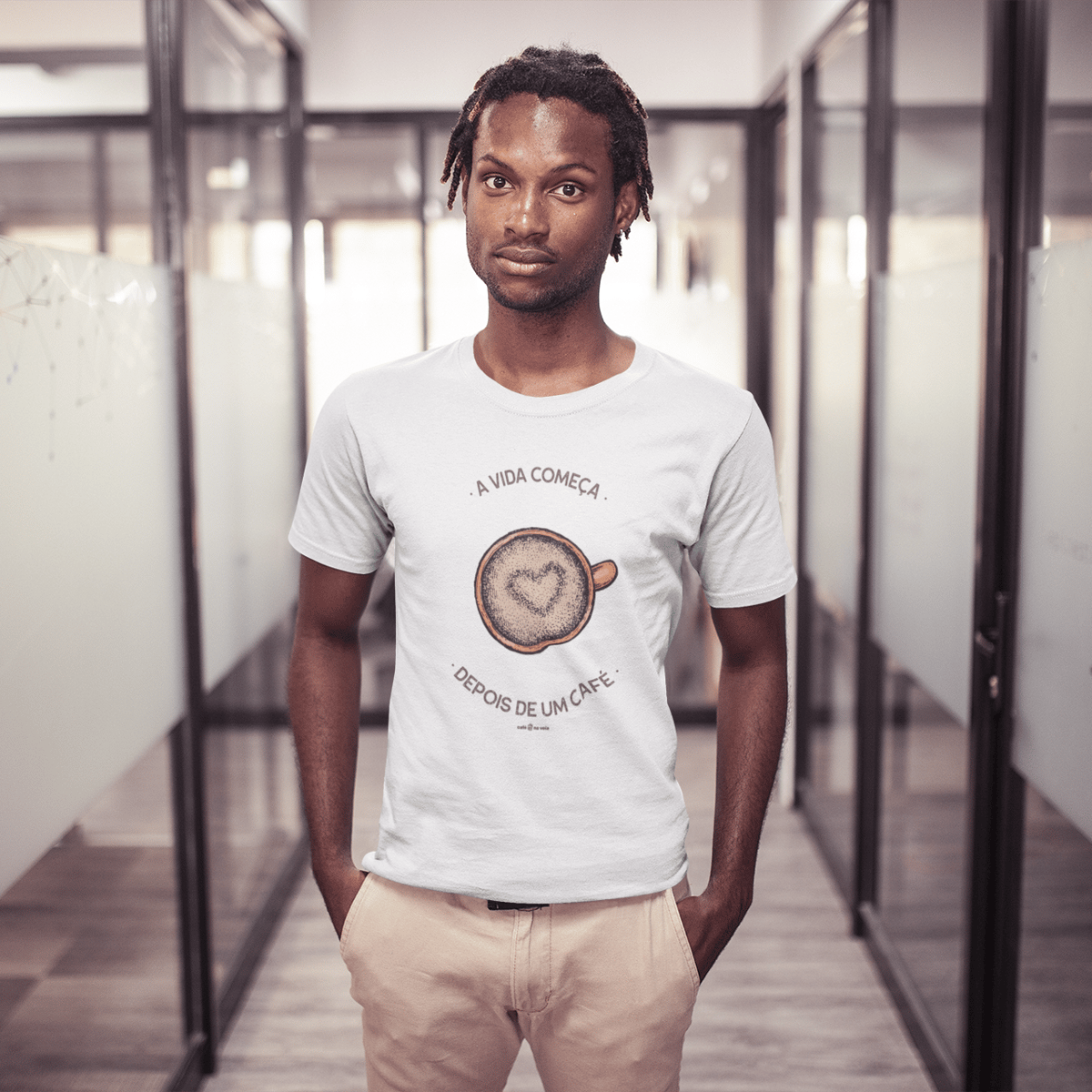 Nome do produto: Camiseta Masculina Café - A vida começa depois de um café