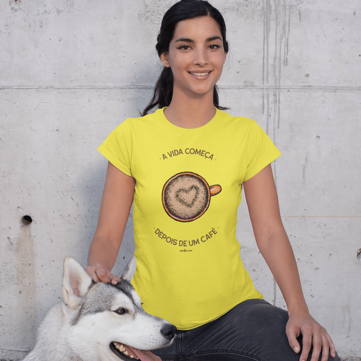 Nome do produto: Camiseta Feminina Café - A vida começa depois de um café