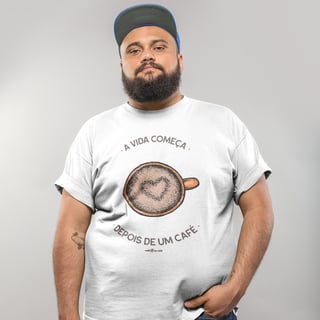 Camiseta Plus Size Café - A vida começa depois de um café