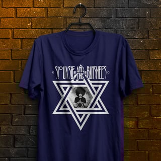 Nome do produto Camiseta Siouxsie and the Banshees - Logo branco