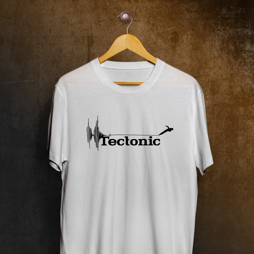 Nome do produto: Camiseta Tectonic - Logo Preto - Caio