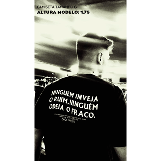 Nome do produto Camiseta Ninguém inveja o ruim ninguém... (FRENTE E COSTAS)