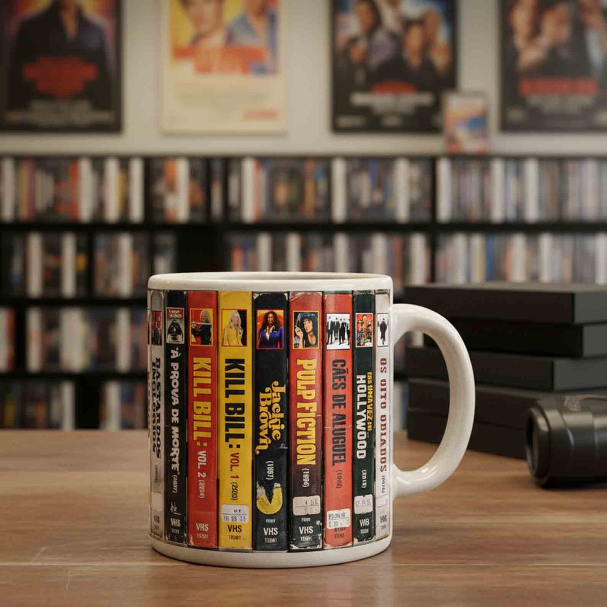 Nome do produto: Caneca Filmes Tarantino Vintage — VHS e Filmes Cult