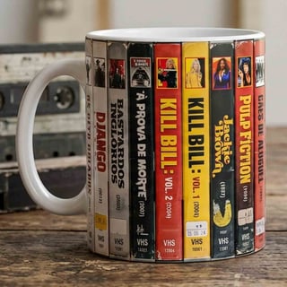 Nome do produto Caneca Filmes Tarantino Vintage — VHS e Filmes Cult