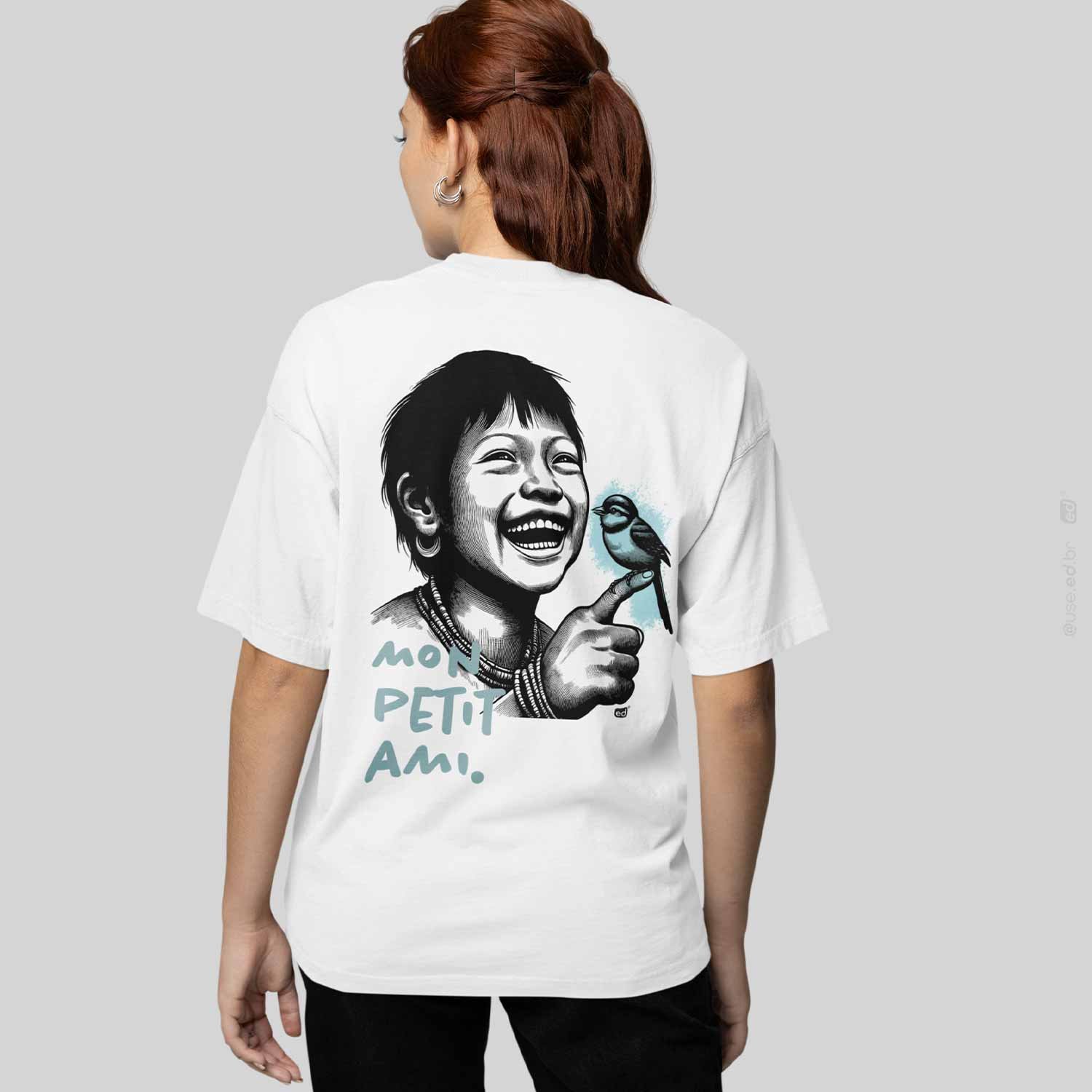 Mon Petit Ami - Camiseta Estampa o Menino e o Pássaro Branca