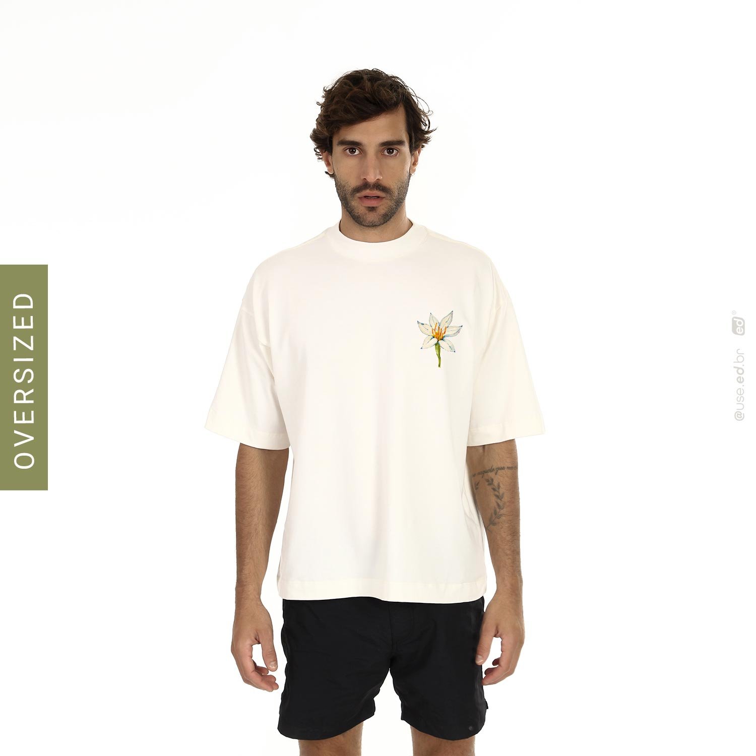 Lilium Candidum - Camiseta Oversized Floral Estampa Lírio