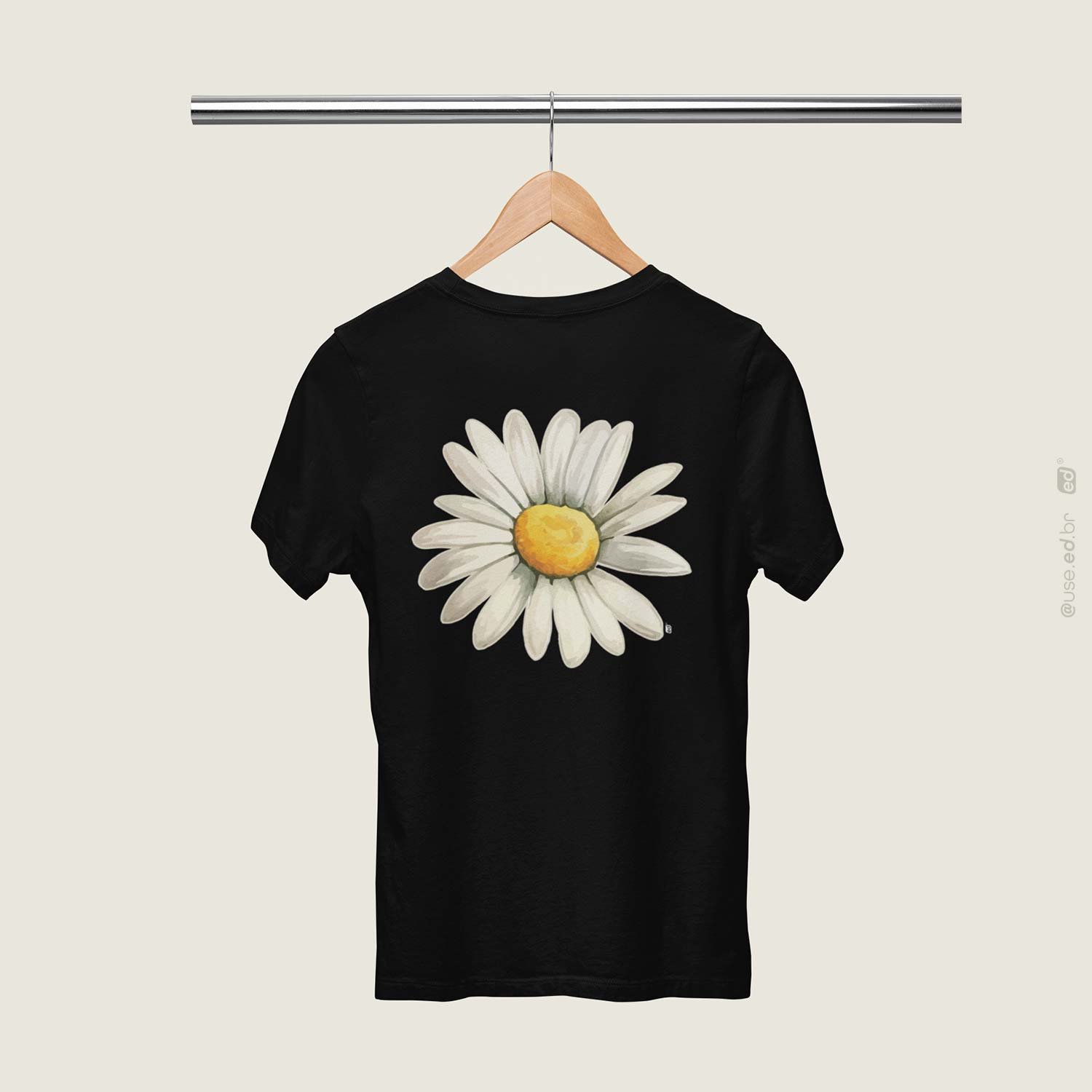 Bem me Quer - Camiseta Estampa Floral Bem me Quer Preta