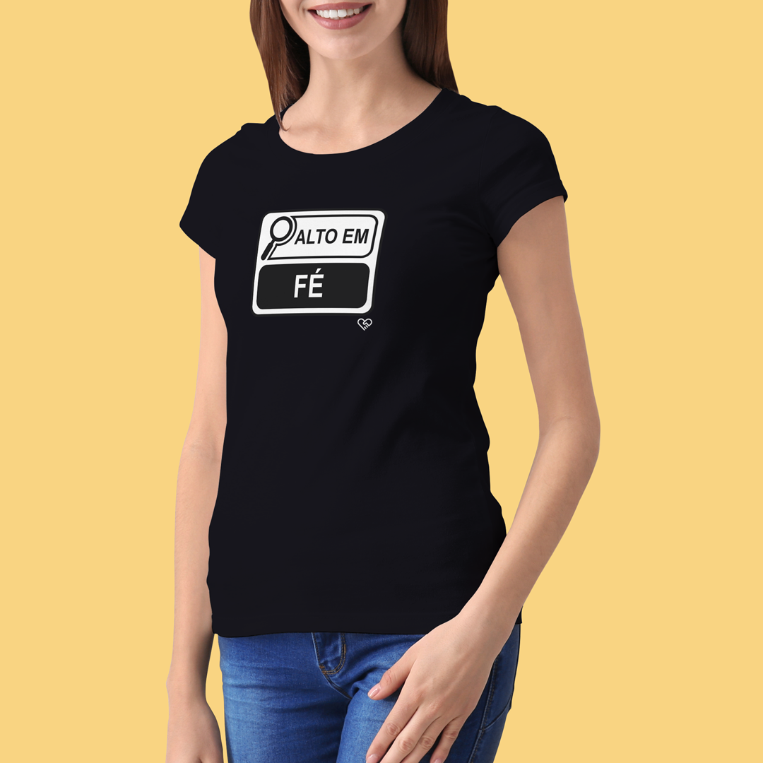 Nome do produto: Camiseta Alto em Fé - Feminina