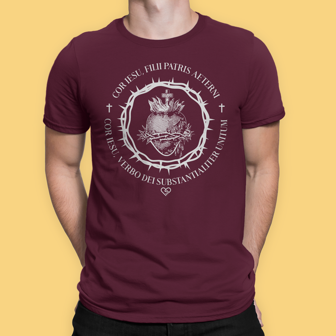 Nome do produto: Camiseta Sagrado Coração de Jesus - Latim