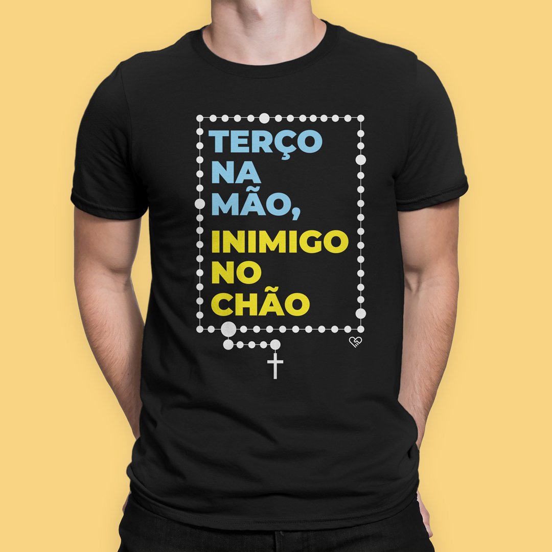 Nome do produto: Camiseta Terço na mão, Inimigo no chão