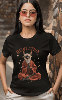 Camiseta  Gato Siamês em Meditação