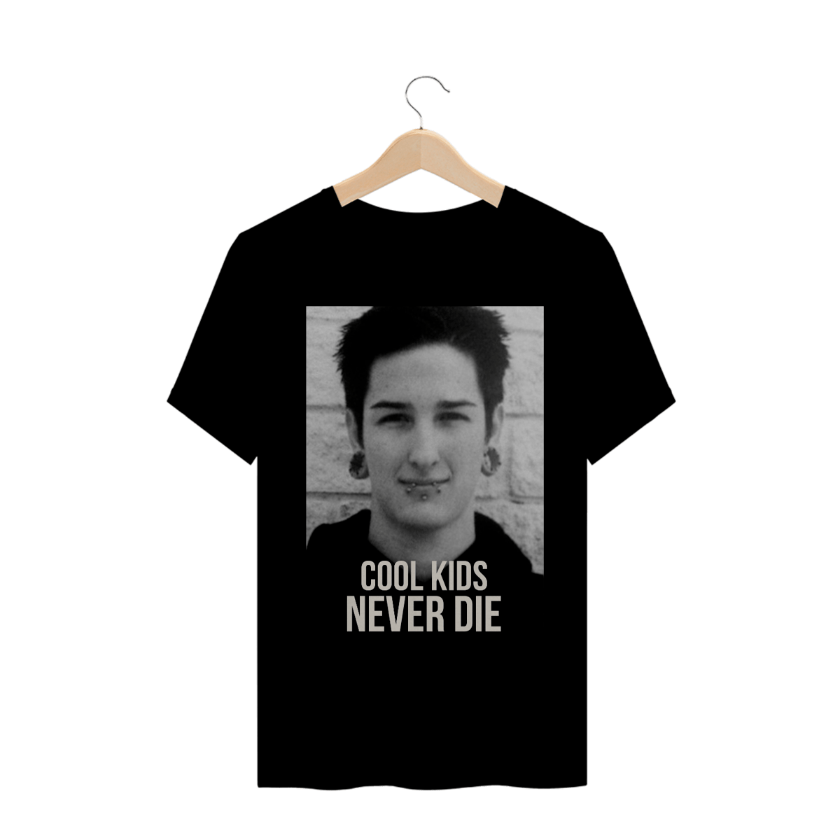 Nome do produto: Camiseta Cool Kids Never Die - Mitch Lucker 