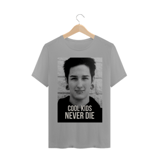 Nome do produto Camiseta Cool Kids Never Die - Mitch Lucker 