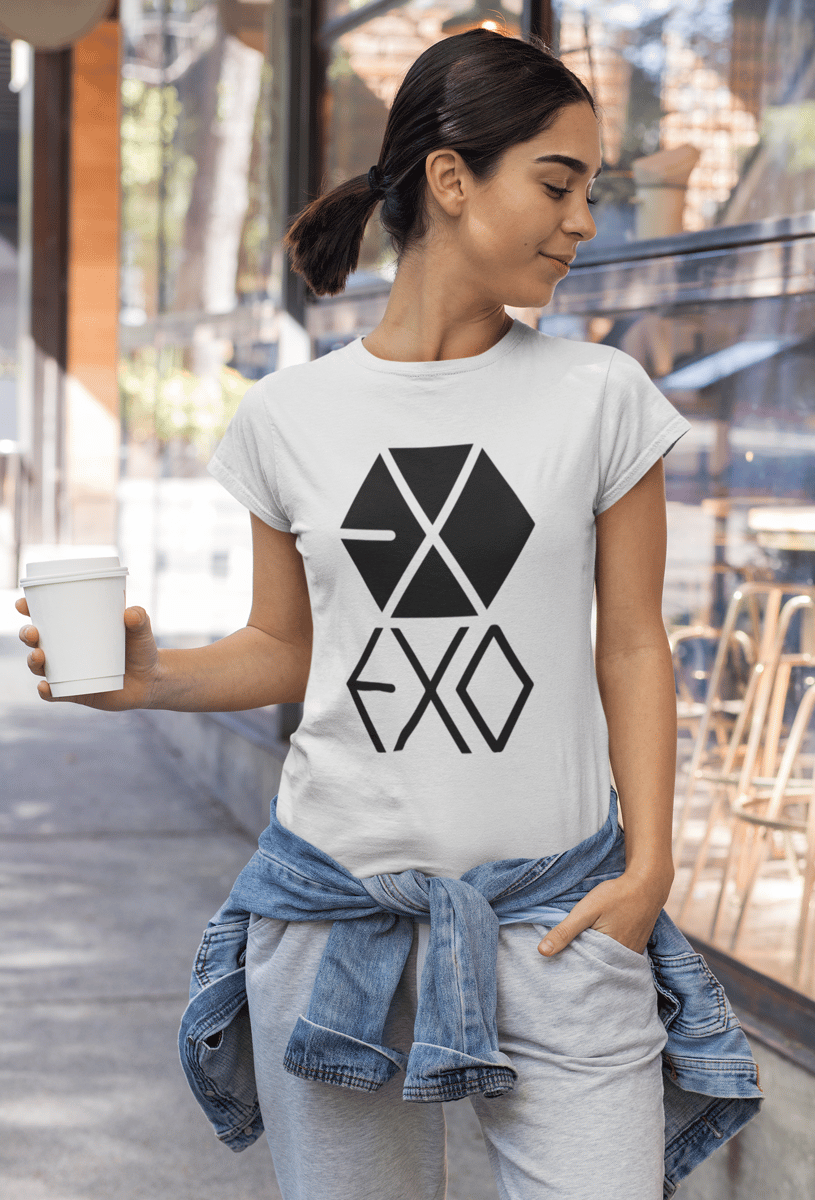 Nome do produto: CAMISETA FEMININA EXO