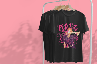 Nome do produto CAMISETA UNISEX - ROSE BLACKPINK