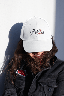 Nome do produto BONÉ AMERICANO COM TELA BRANCO - STRAY KIDS