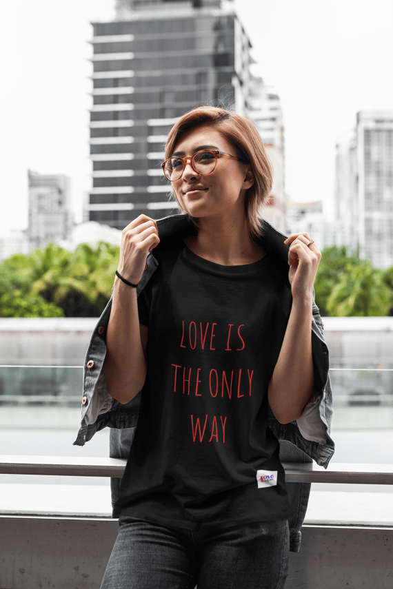 VARIEDADES - Love is the only way