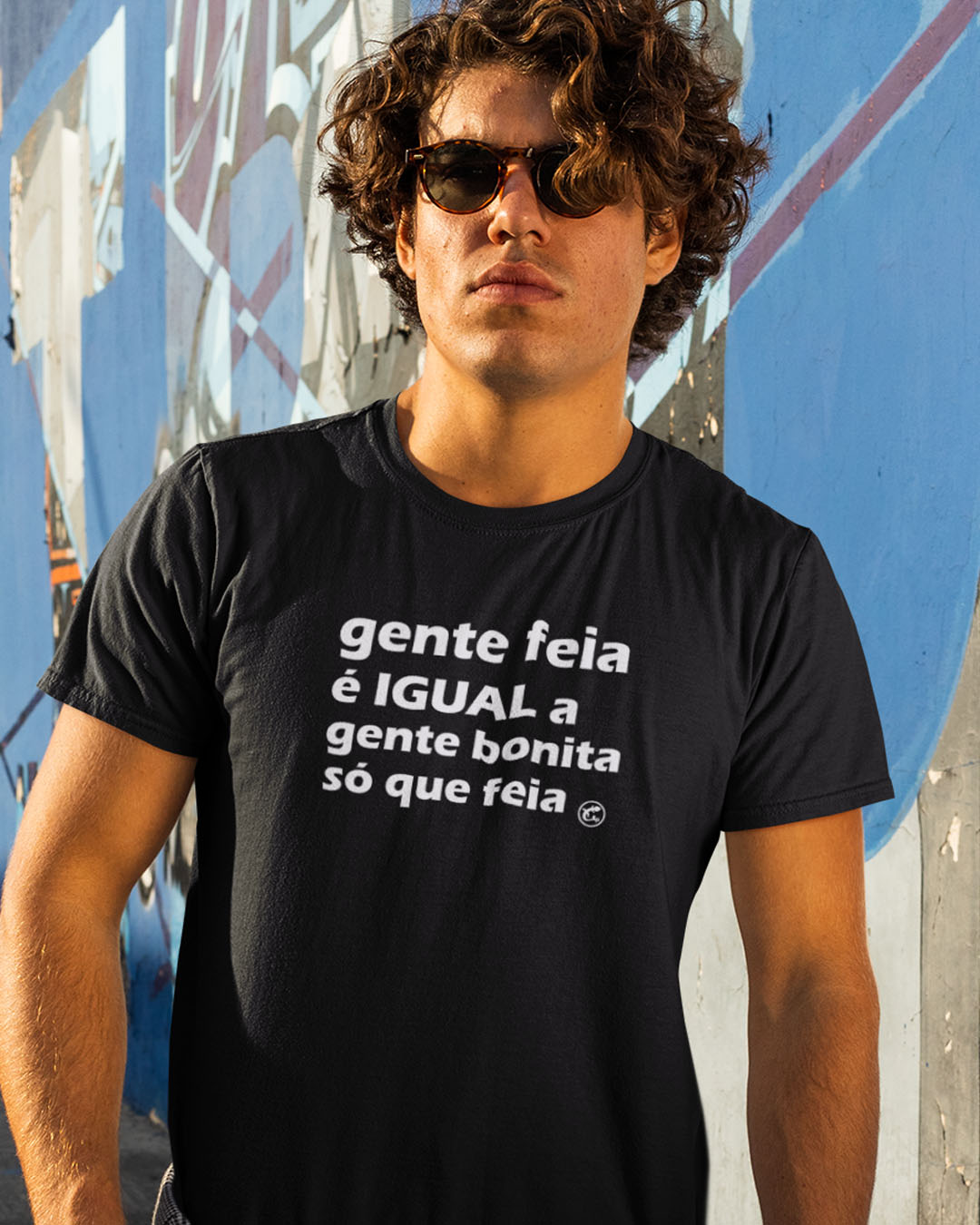 Camiseta Gente feia é igual a gente bonita, só que feia