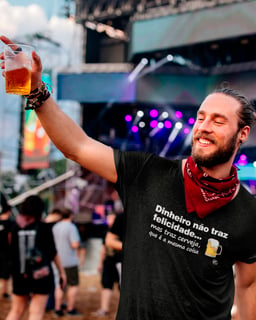 Camiseta de Boteco Dinheiro não traz felicidade, mas traz cerveja que é a mesma coisa