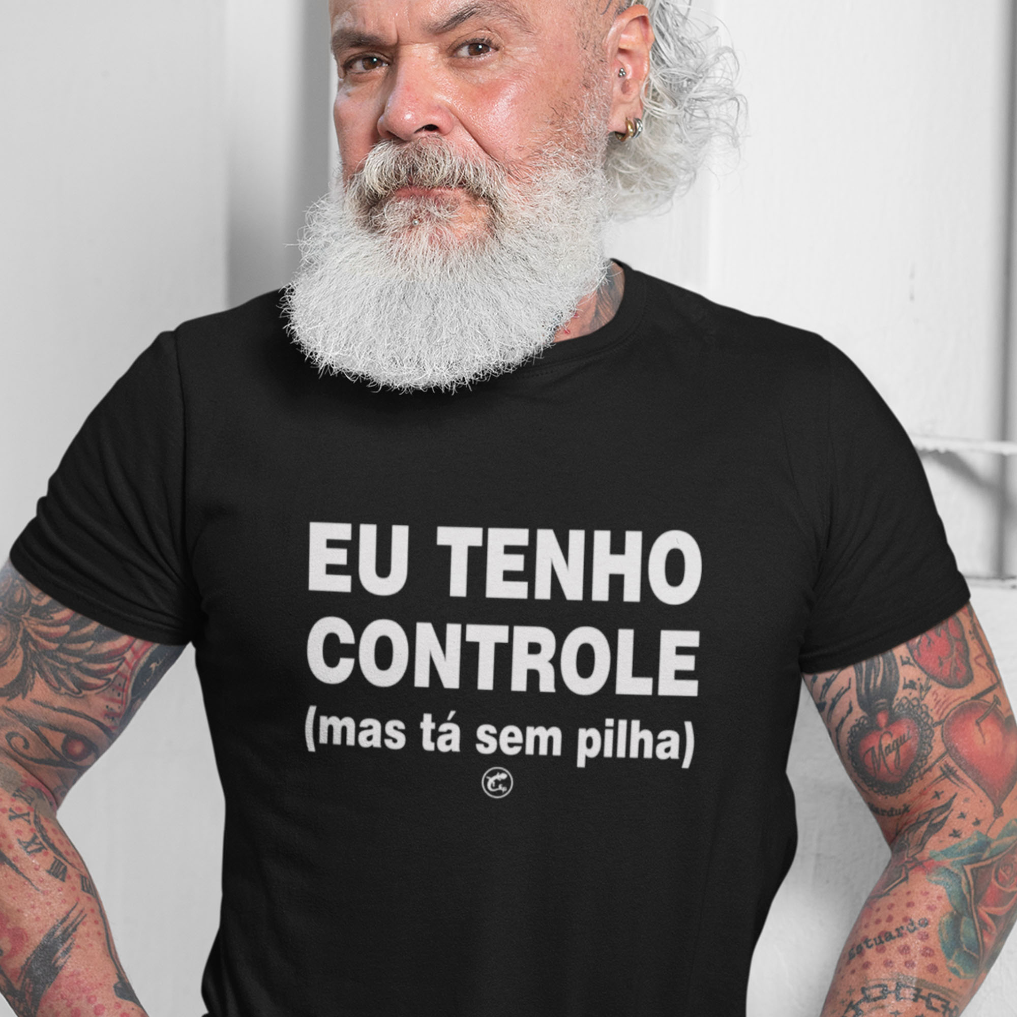 Camiseta Eu tenho controle, mas tá sem pilha