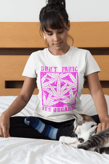 T-SHIRT DON'T PANIC FEMININA 