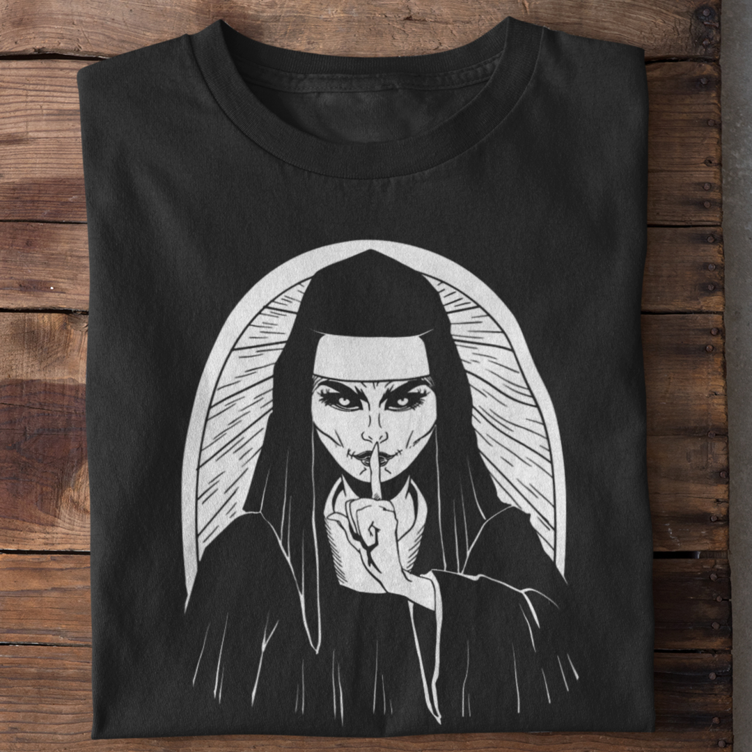 Camiseta Unissex - Evil nun