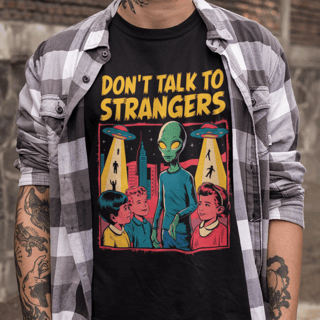 Camiseta Unissex - Dont talk to strangers