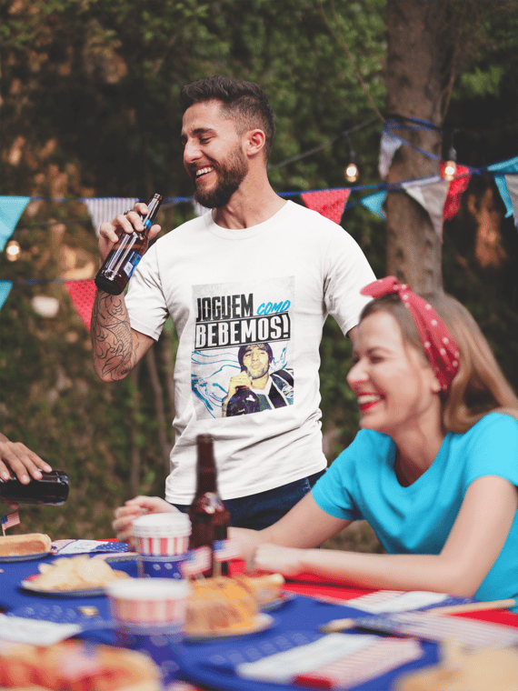 Camiseta Joguem Como Bebemos