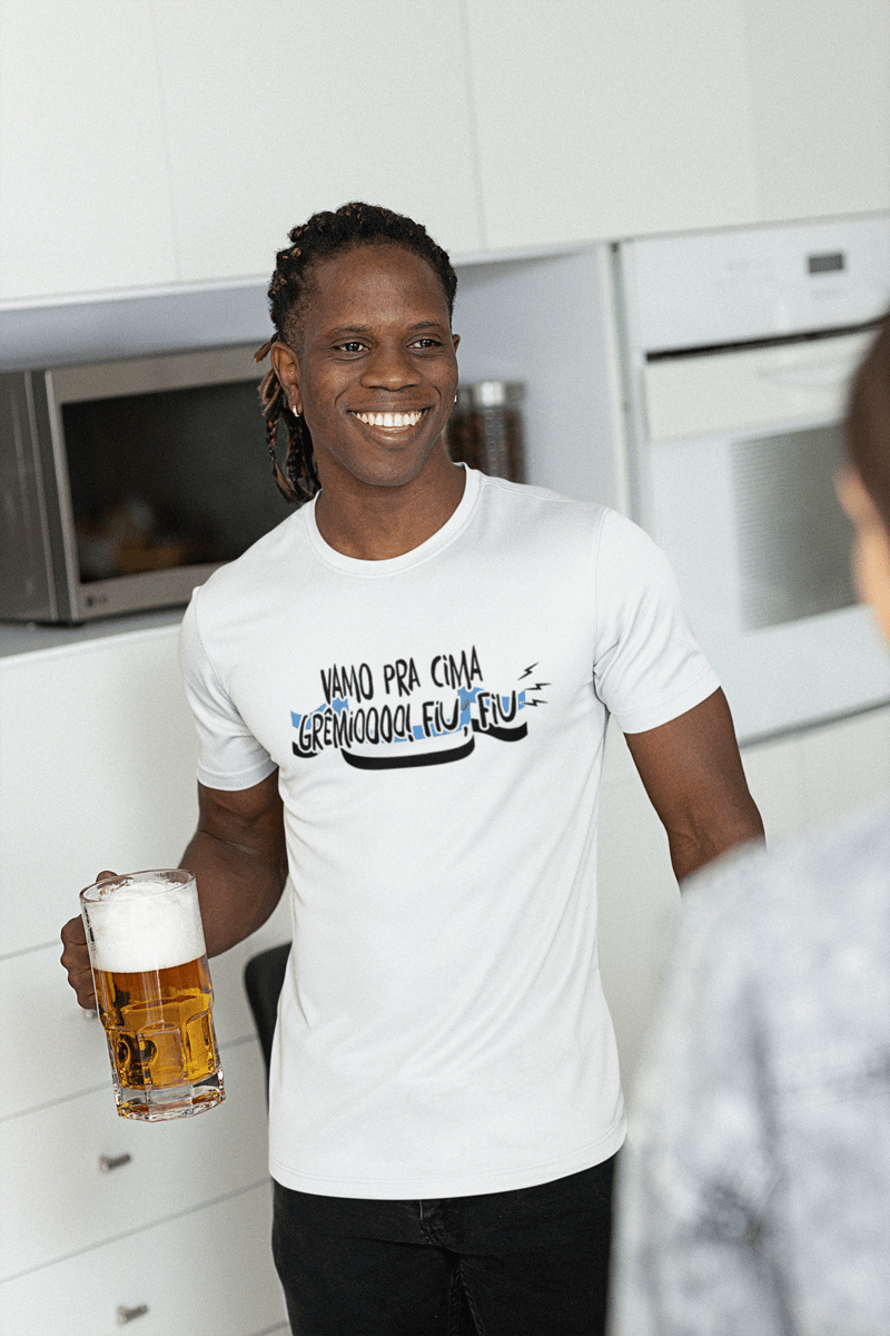 Nome do produto: Camiseta Vamo Pra Cima Grêmio! Fiu Fiu - Estampa Preta