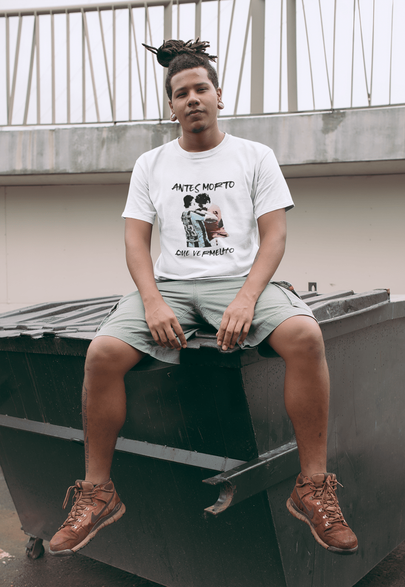 Nome do produto: Camiseta Antes Morto Que Vermelho