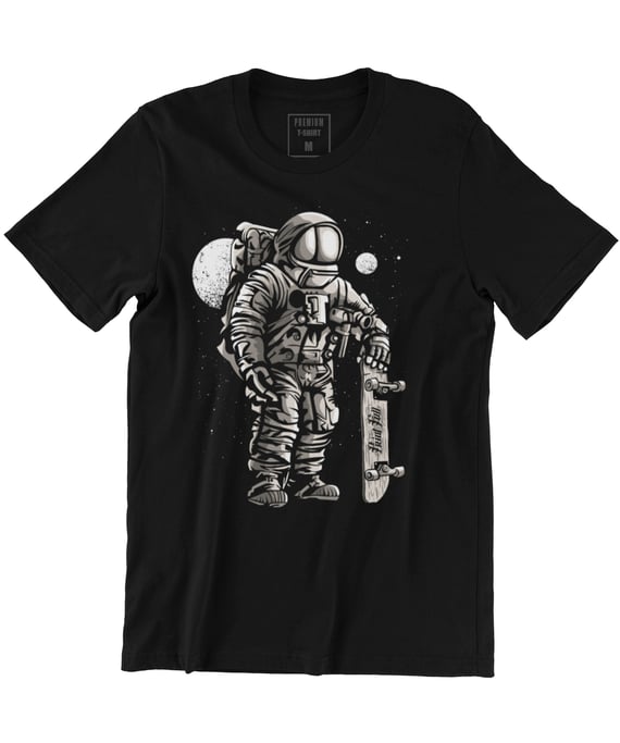 Camiseta Printfull Astronaut Skater