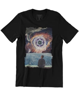 Nome do produto Camiseta Printfull Adam kadmon