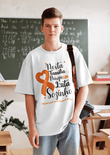 Nome do produto Nesta família ninguém luta sozinho -- Unissex Branca