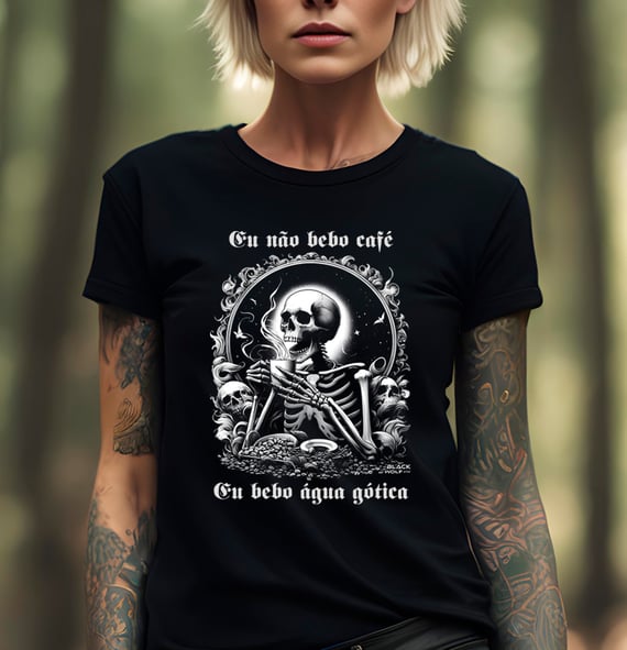 Eu não bebo café, eu bebo água gótica