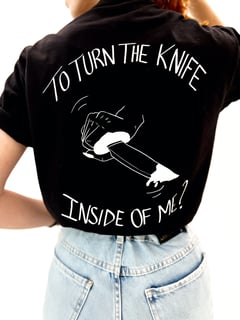 Nome do produto Camiseta Turn The Knife Estampa Frente e Costas