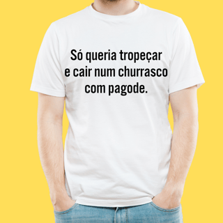 Nome do produto Camiseta Só queria tropeçar e cair num churrasco com pagode
