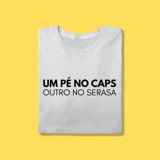 Camiseta um pé no caps outro no serasa