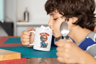  CANECA PERSONALIZADA CRIATIVA EM CERÂMICA, 320ML C/02 LADOS DOG, LINHA FILME CHUCKY BRINCA COMIGO