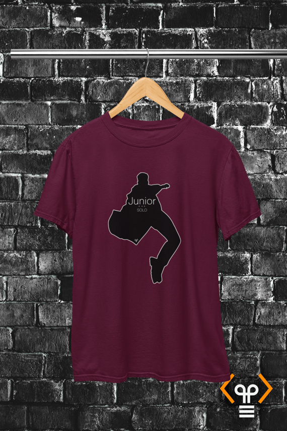 Camiseta - Junior pose