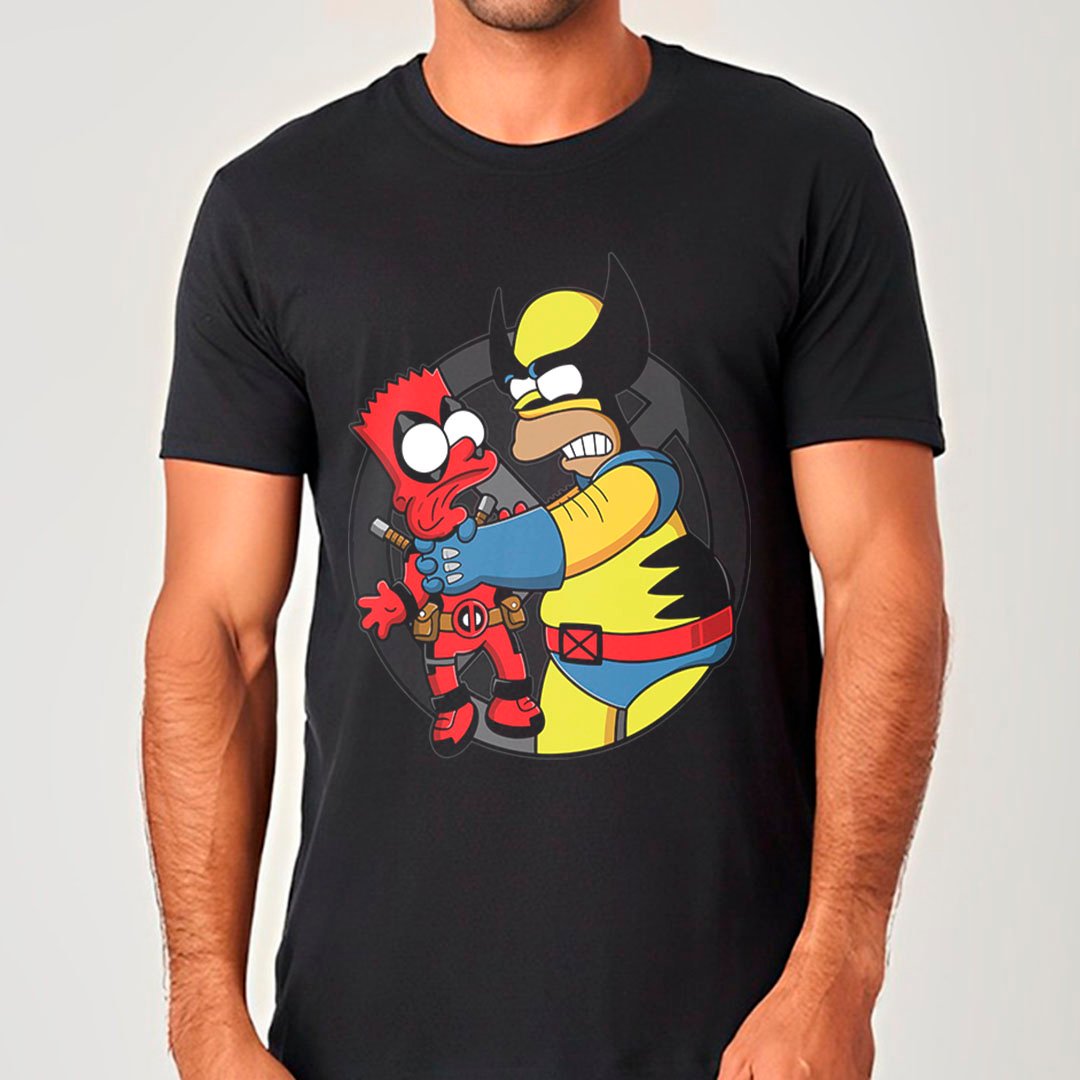 Deadpool e Wolverine em Os Simpsons | Camiseta Unissex Nome do produto: Deadpool e Wolverine em Os Simpsons | Camiseta Unissex